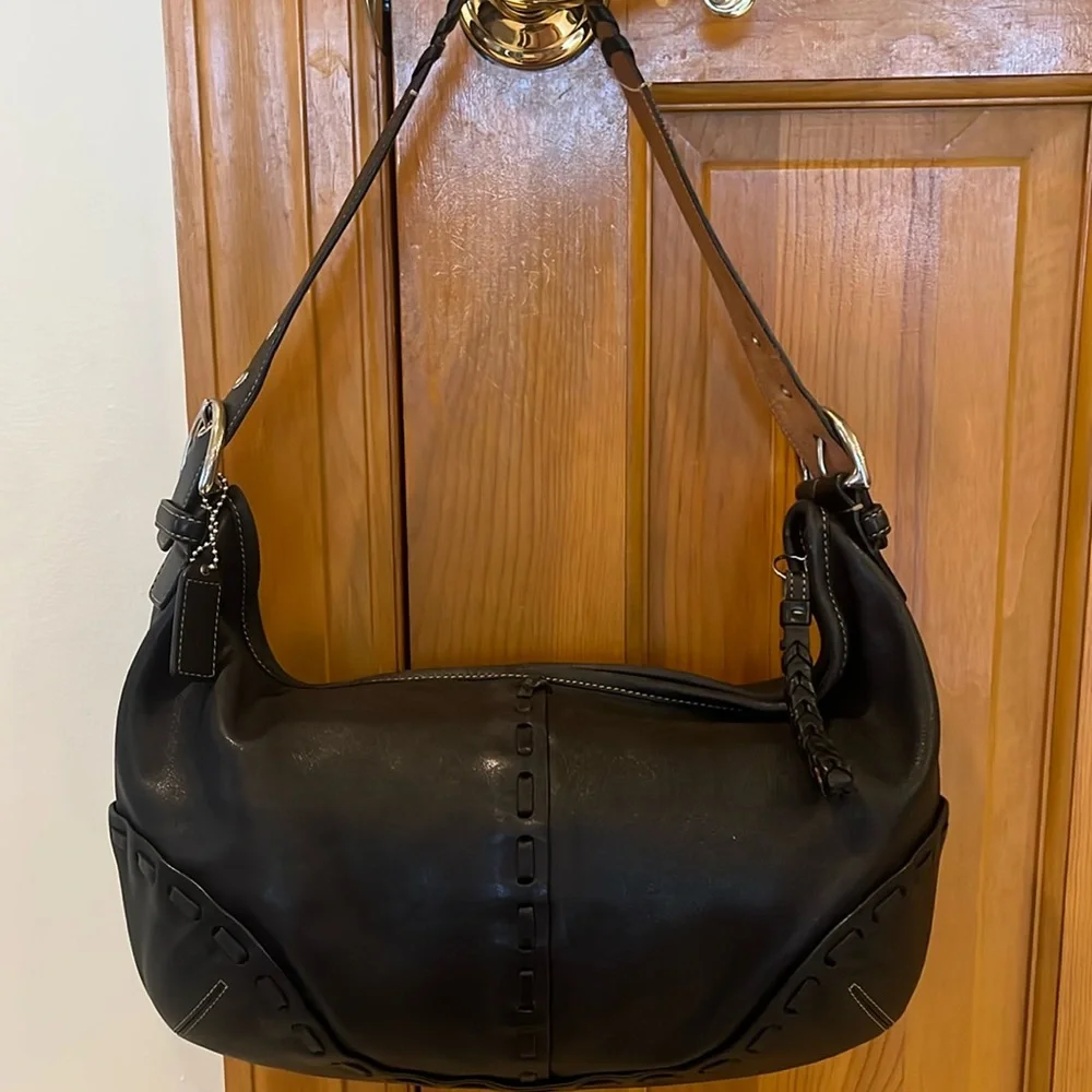 EUC COACH LEATHER SHOULDER BAG